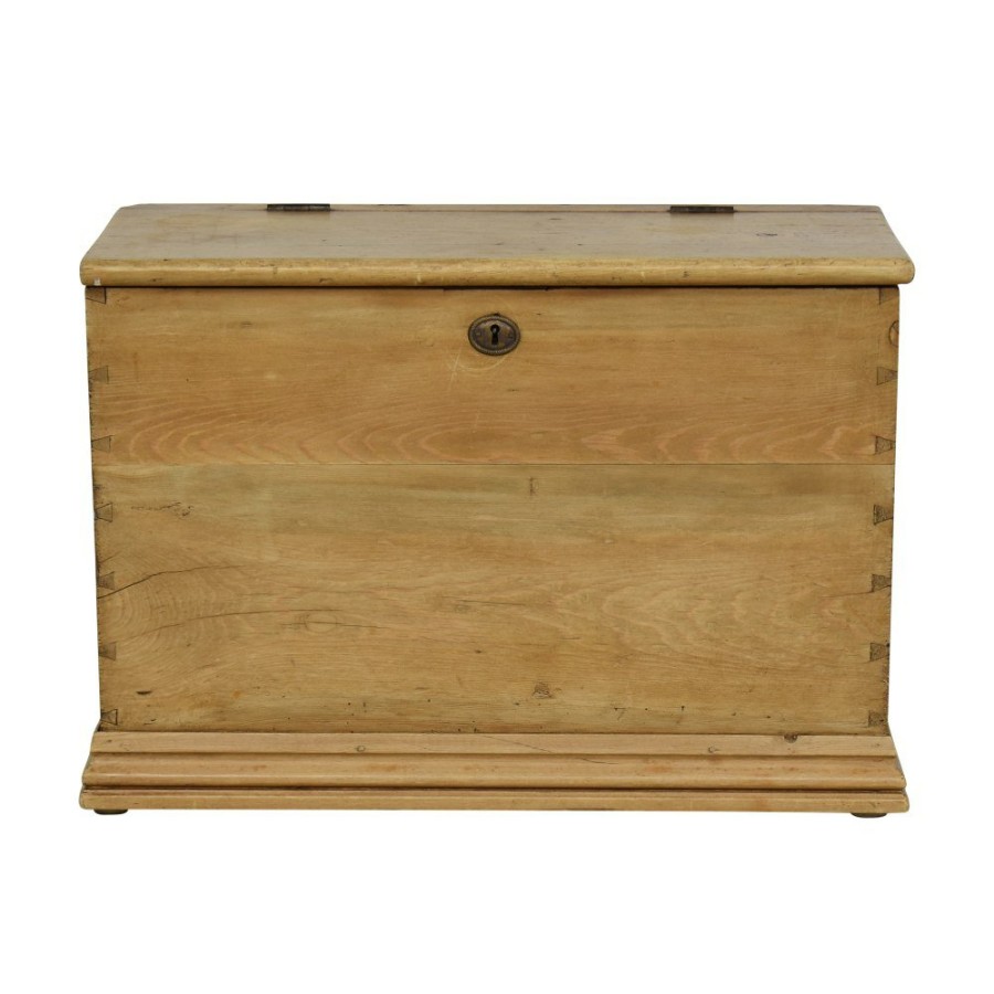 Storage Unknown  | Rustic Storage Trunk